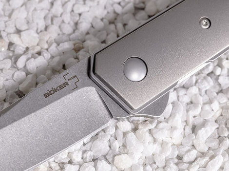 01BO296 - Couteau BOKER Plus Kwaiken Flipper Folder VG10