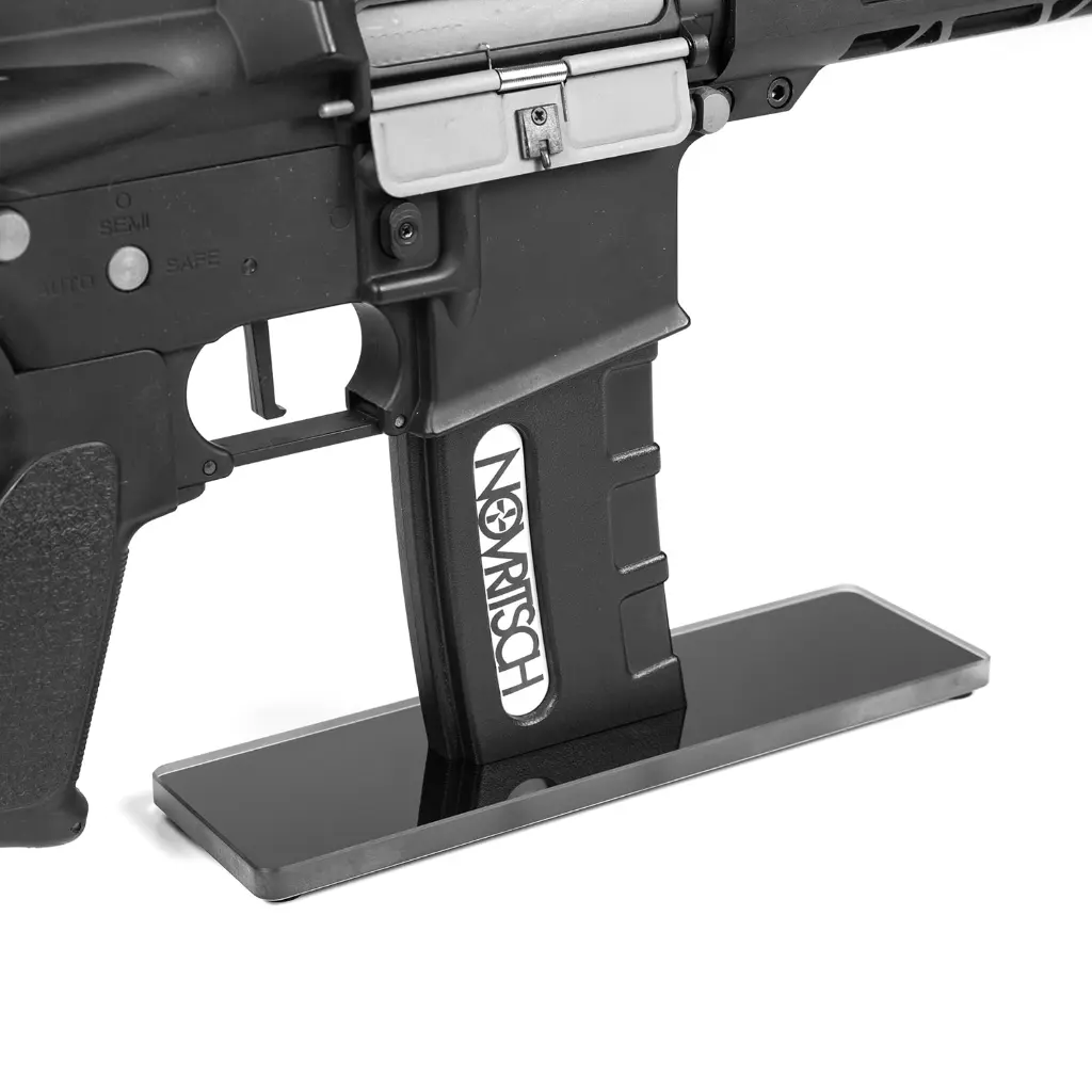 m4_stand_4-1.webp