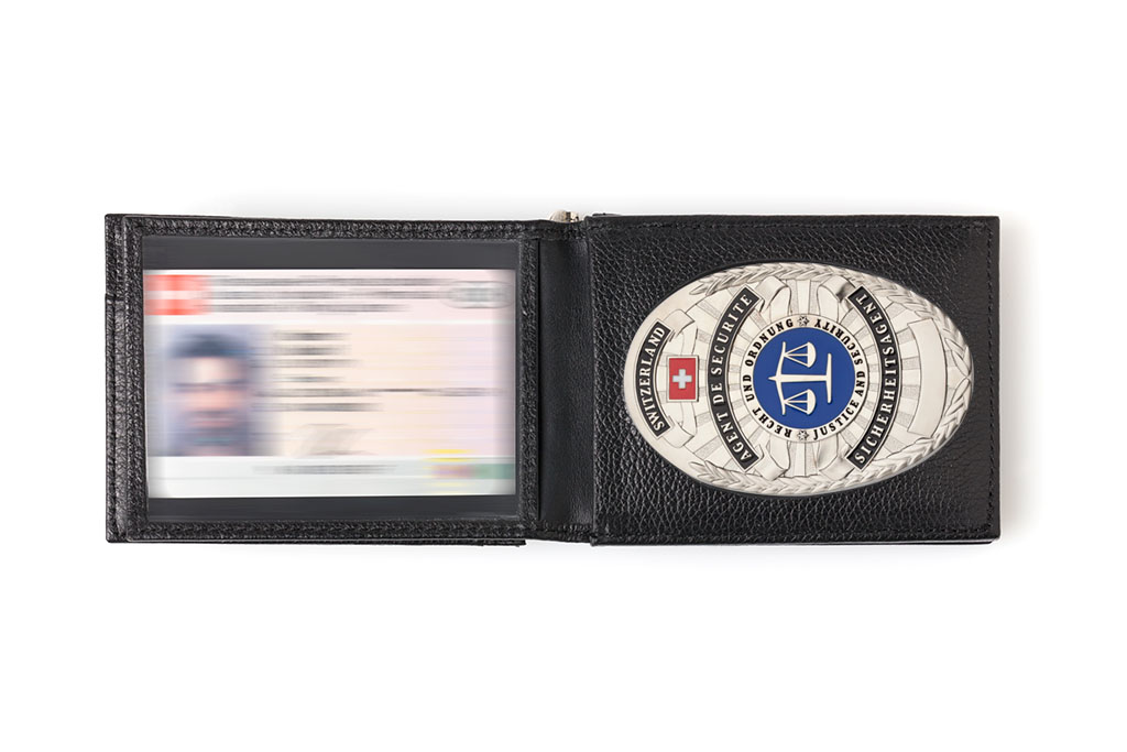 Porte carte et badge "Ambitious"