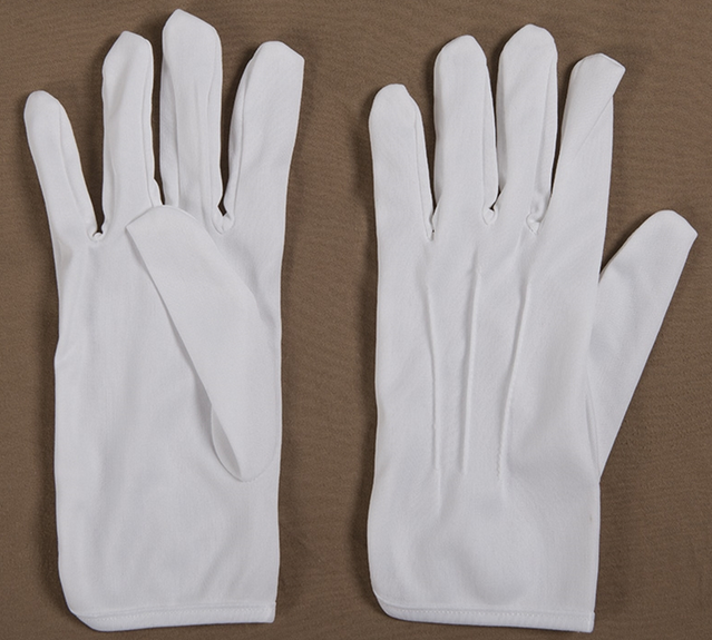 Gants de défilé blancs