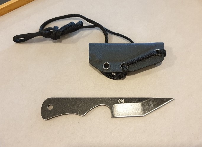 Couteau Perrin Neck tanto